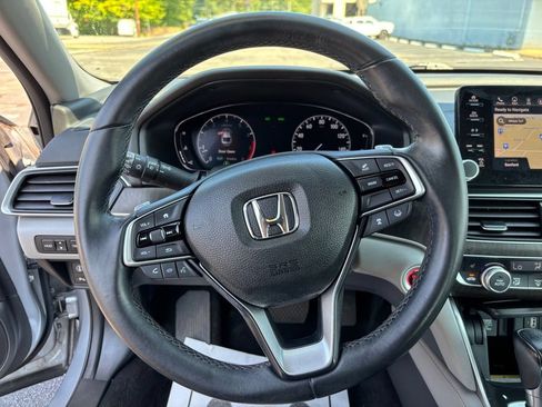 Used 2018 Honda Accord Touring image 32