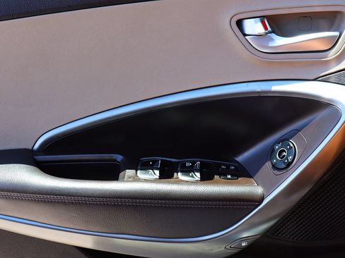 Used 2018 Hyundai Santa Fe Sport FWD image 40