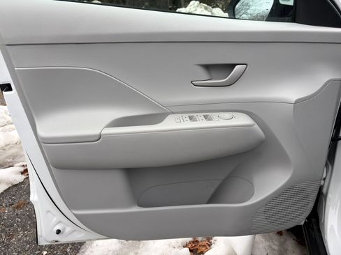 Used 2025 Hyundai Kona SEL image 18