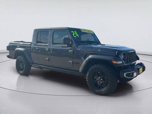 Used 2024 Jeep Gladiator Sport AWD/4WD image 3