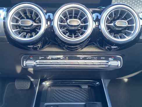 Used 2025 Mercedes-Benz GLB 250 4MATIC image 22