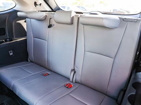 Used 2020 Toyota Highlander XLE AWD/4WD image 10