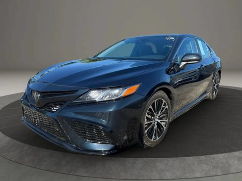 Used 2021 Toyota Camry SE FWD image 1