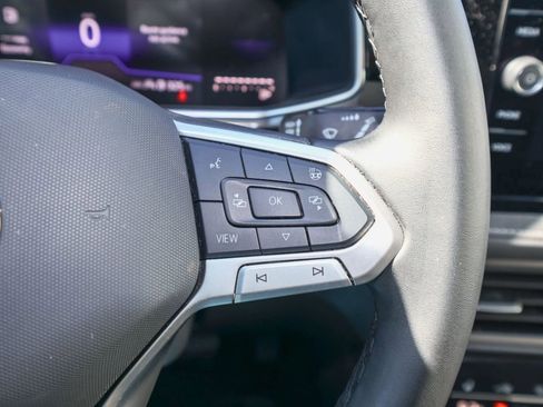 Certified 2025 Volkswagen Taos SE FWD image 24