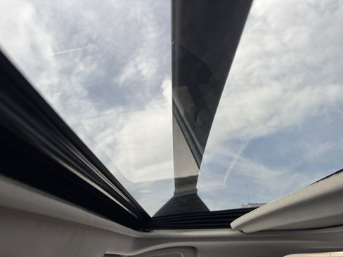 Used 2021 Toyota RAV4 XLE image 31