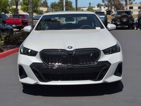 New 2026 BMW i5 eDrive40 w/ M Sport Package RWD image 3