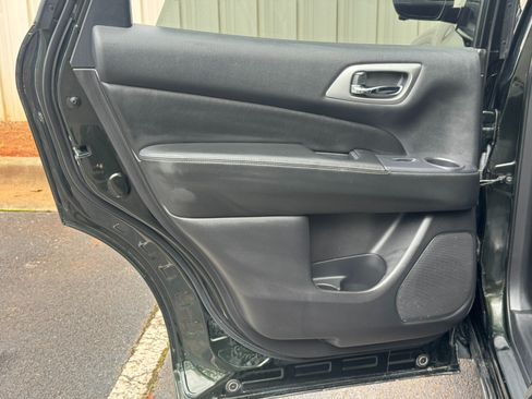Used 2019 Nissan Pathfinder SL AWD/4WD image 45