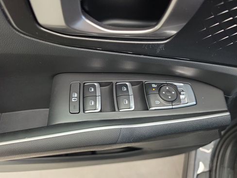 Certified 2025 Kia Sorento LX FWD image 17