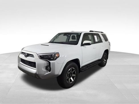 Used 2024 Toyota 4Runner TRD Off-Road Premium AWD/4WD image 2