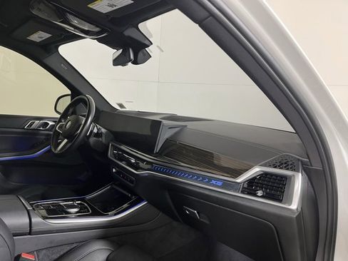 Used 2024 BMW X5 xDrive40i w/ M Sport Package image 22