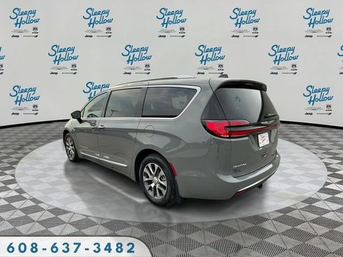 Used 2023 Chrysler Pacifica Pinnacle FWD image 7