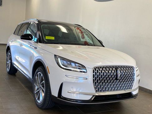 New 2025 Lincoln Corsair AWD w/ Equipment Group 101A image 2