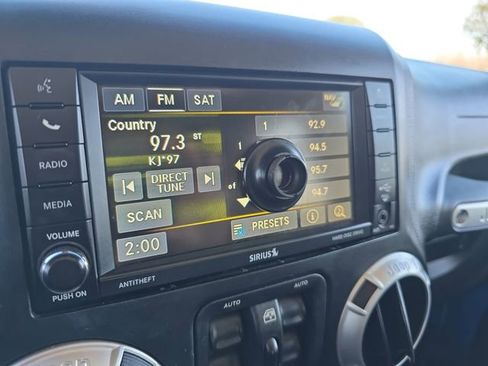 Used 2015 Jeep Wrangler Unlimited Sahara image 19