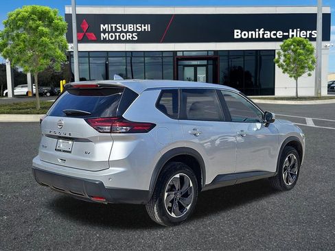 Used 2024 Nissan Rogue SV FWD image 4