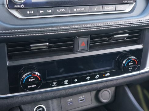 Used 2023 Nissan Rogue SV image 17