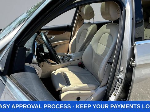 Used 2019 Mercedes-Benz GLC 300 4MATIC w/ Premium Package image 26