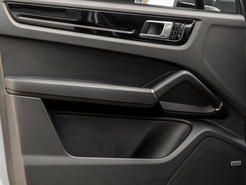 Certified 2021 Porsche Cayenne AWD/4WD image 21