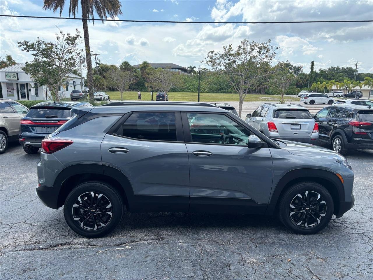 Used 2021 Chevrolet TrailBlazer LT FWD image 6