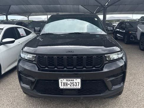 Used 2024 Jeep Grand Cherokee Altitude AWD/4WD image 2