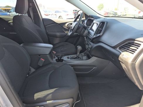 Used 2020 Jeep Cherokee Latitude AWD/4WD image 31