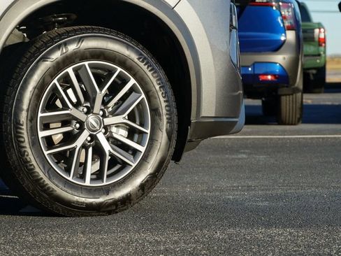 Used 2025 Nissan Rogue S image 40