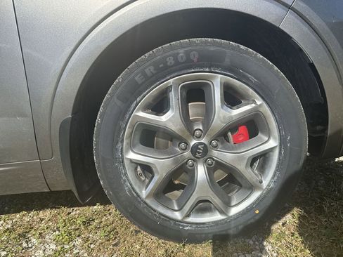 Used 2019 Kia Sorento SX image 19