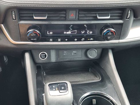 Used 2023 Nissan Rogue SV FWD image 18
