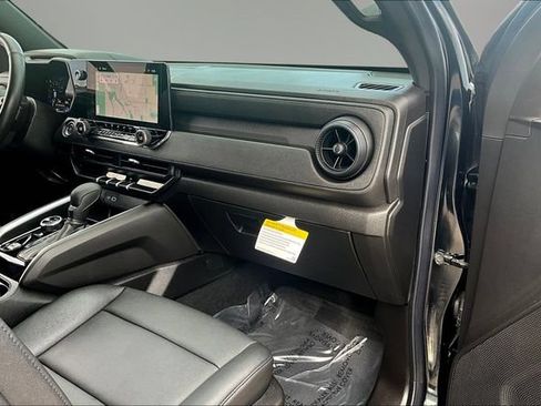 Used 2026 Chevrolet Colorado Trail Boss AWD/4WD image 25