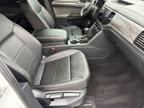 Used 2023 Volkswagen Atlas Cross Sport SE image 13