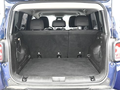 Used 2018 Jeep Renegade Latitude image 33