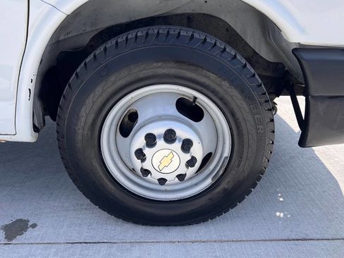 Used 2014 Chevrolet Express 3500 image 16