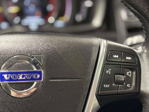 Used 2016 Volvo XC60 T5 Premier w/ Proximity Package FWD image 32