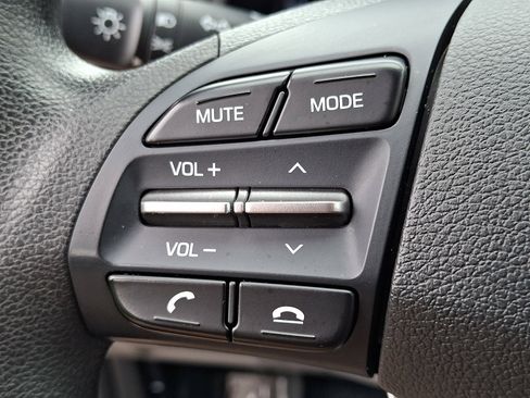 Used 2020 Hyundai Elantra SE FWD image 24
