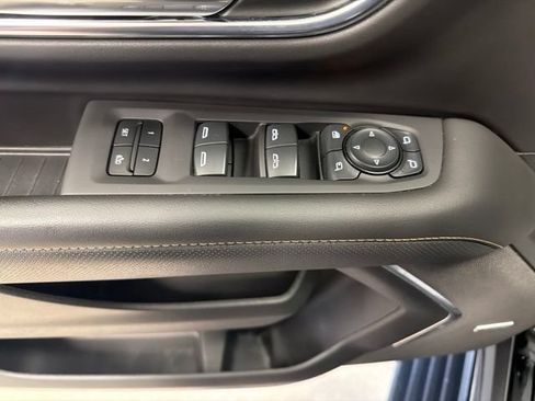 Used 2024 GMC Yukon AT4 w/ Technology Package AWD/4WD image 14