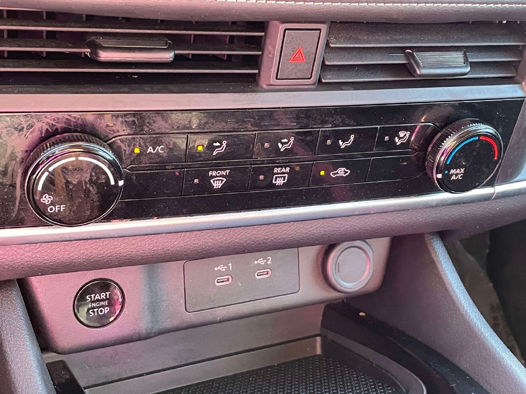 Used 2025 Nissan Rogue S AWD/4WD image 27