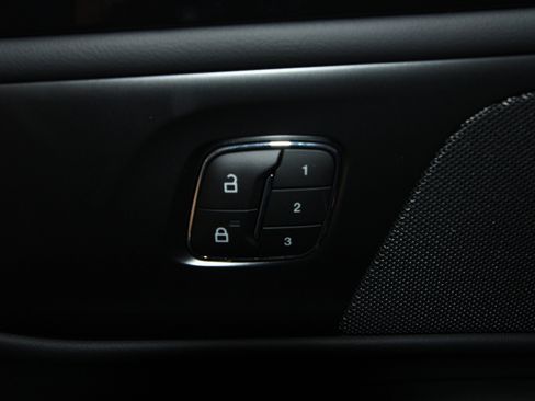 New 2026 Lincoln Nautilus Premier image 8