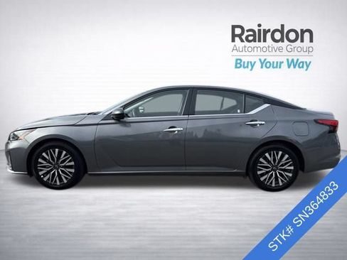 Used 2025 Nissan Altima 2.5 SV FWD image 4