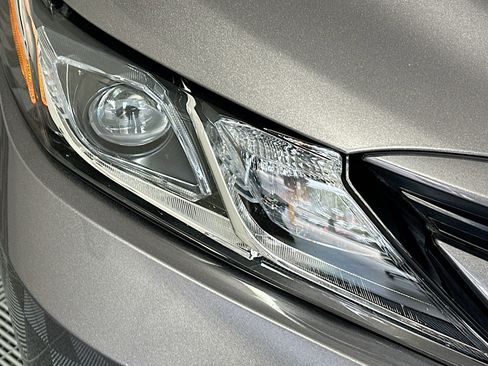 Used 2022 Toyota Camry LE FWD image 9