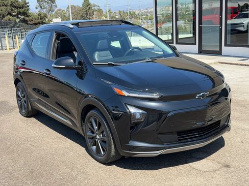 Used 2022 Chevrolet Bolt EUV Premier w/ Launch Edition FWD image 3