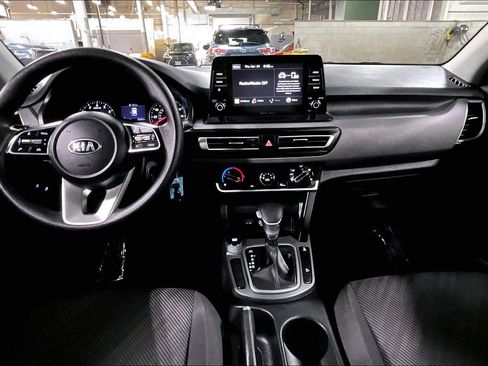 Used 2021 Kia Seltos LX AWD/4WD image 16