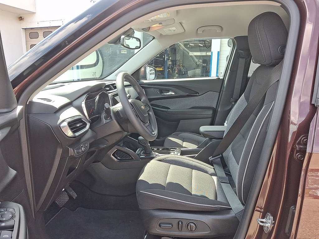 Certified 2023 Chevrolet TrailBlazer LT w/ Convenience Package AWD/4WD image 11