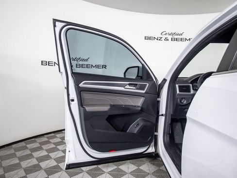 Used 2021 Volkswagen Atlas Cross Sport SE FWD image 21