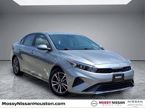 Used 2022 Kia Forte LXS FWD image 1