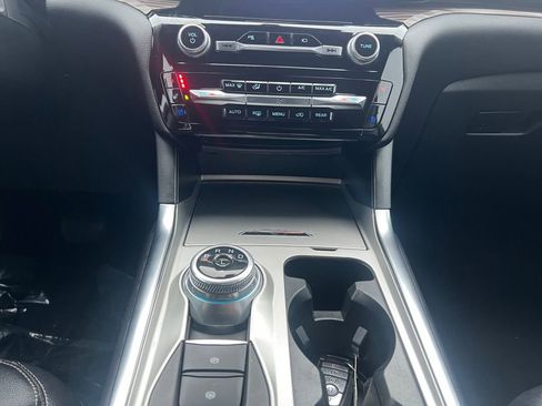 Used 2023 Ford Explorer Limited image 15