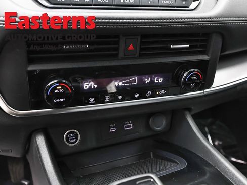 Used 2023 Nissan Rogue SV AWD/4WD image 19