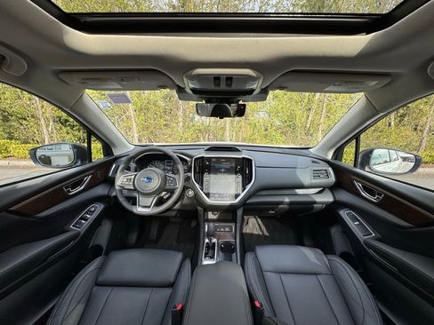 Used 2025 Subaru Ascent Touring AWD/4WD image 4