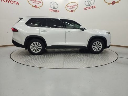 Used 2024 Toyota Grand Highlander FWD image 3