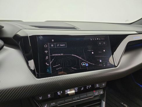 Used 2023 Audi e-tron GT Prestige image 12