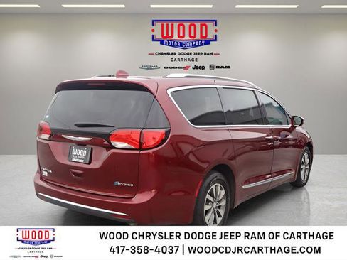 Used 2020 Chrysler Pacifica Limited w/ Advanced Safetytec Group FWD image 3