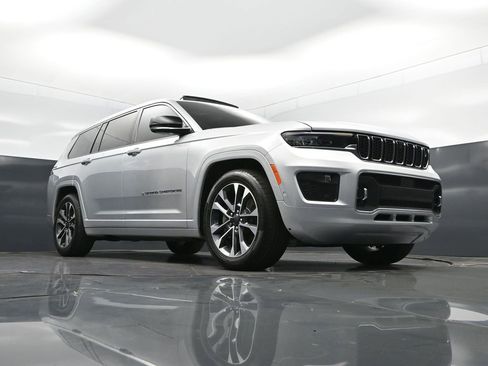 Used 2022 Jeep Grand Cherokee L Overland w/ Advanced Protech Group III AWD/4WD image 45